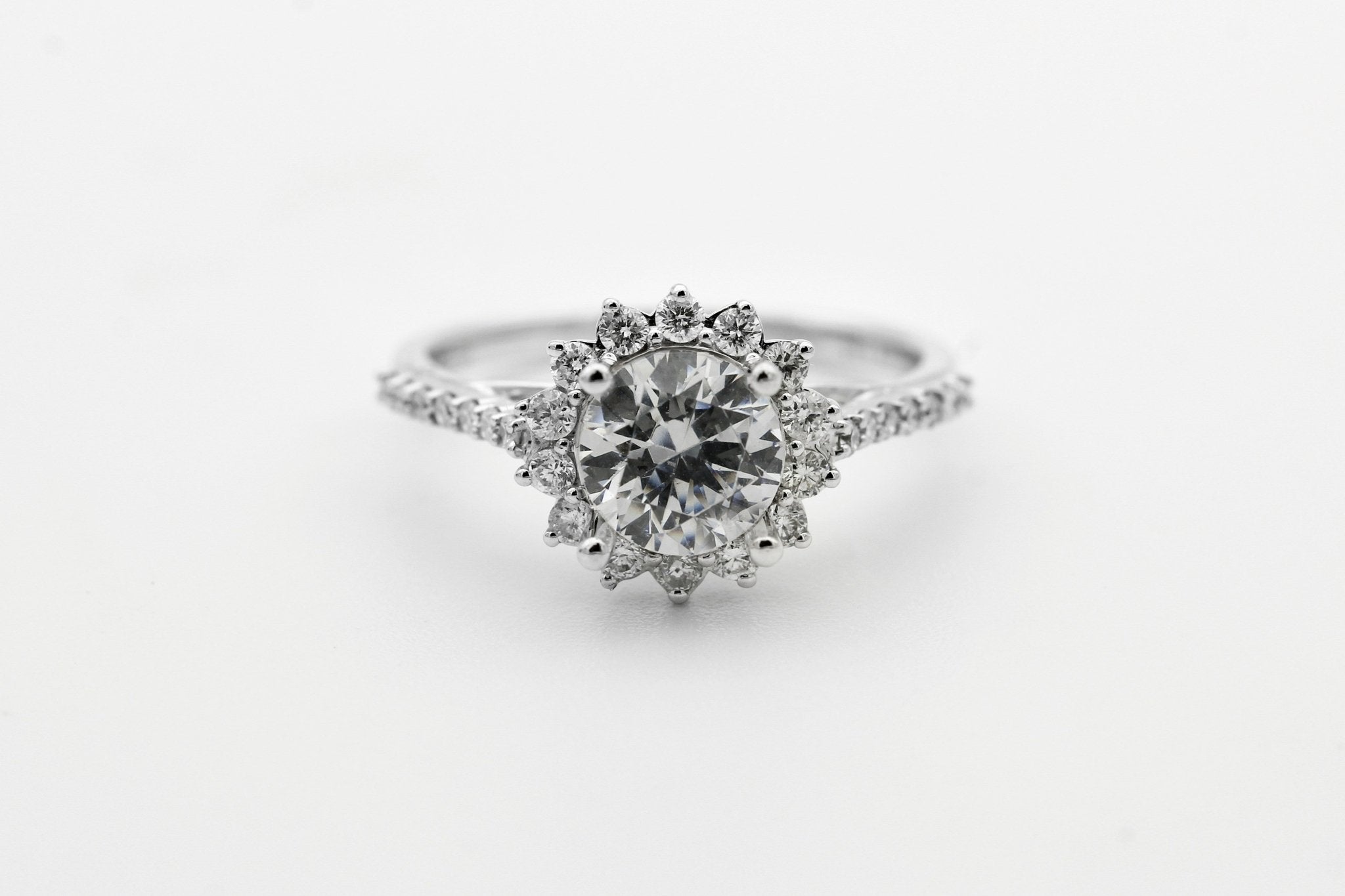 Round Brilliant Halo Diamond Ring – 18K White Gold - KERASUS - Diamond Rings - KERASUS - 